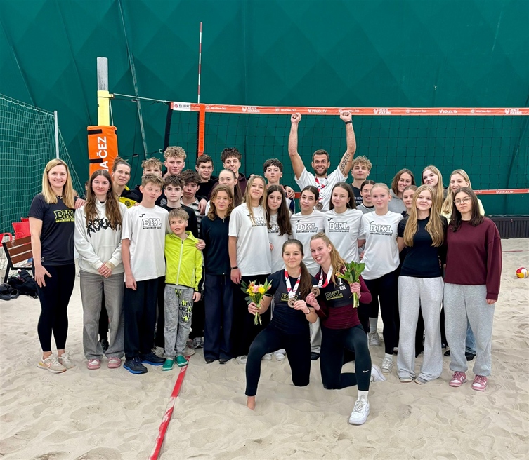 Mladé naděje beachvolejbalu ovládly Ládví. Domácí Beachklub slaví bronz i páté místo z Mistrovství republiky