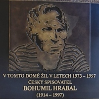 Pamětní deska Bohumila Hrabala